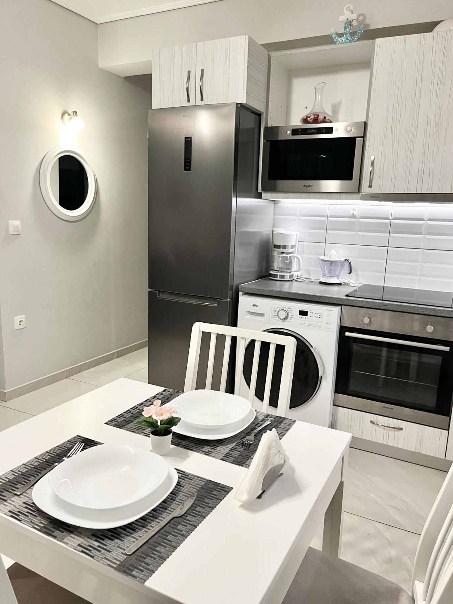 Blueline Apartment 3 Loutráki Eksteriør billede